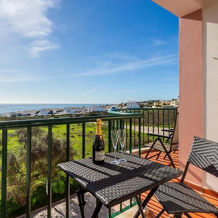 Lovely 2 Bedroom Apartment Including Pool, Stunning Ocean Views & Beach Closeby Praia Da Luz ภายนอก รูปภาพ