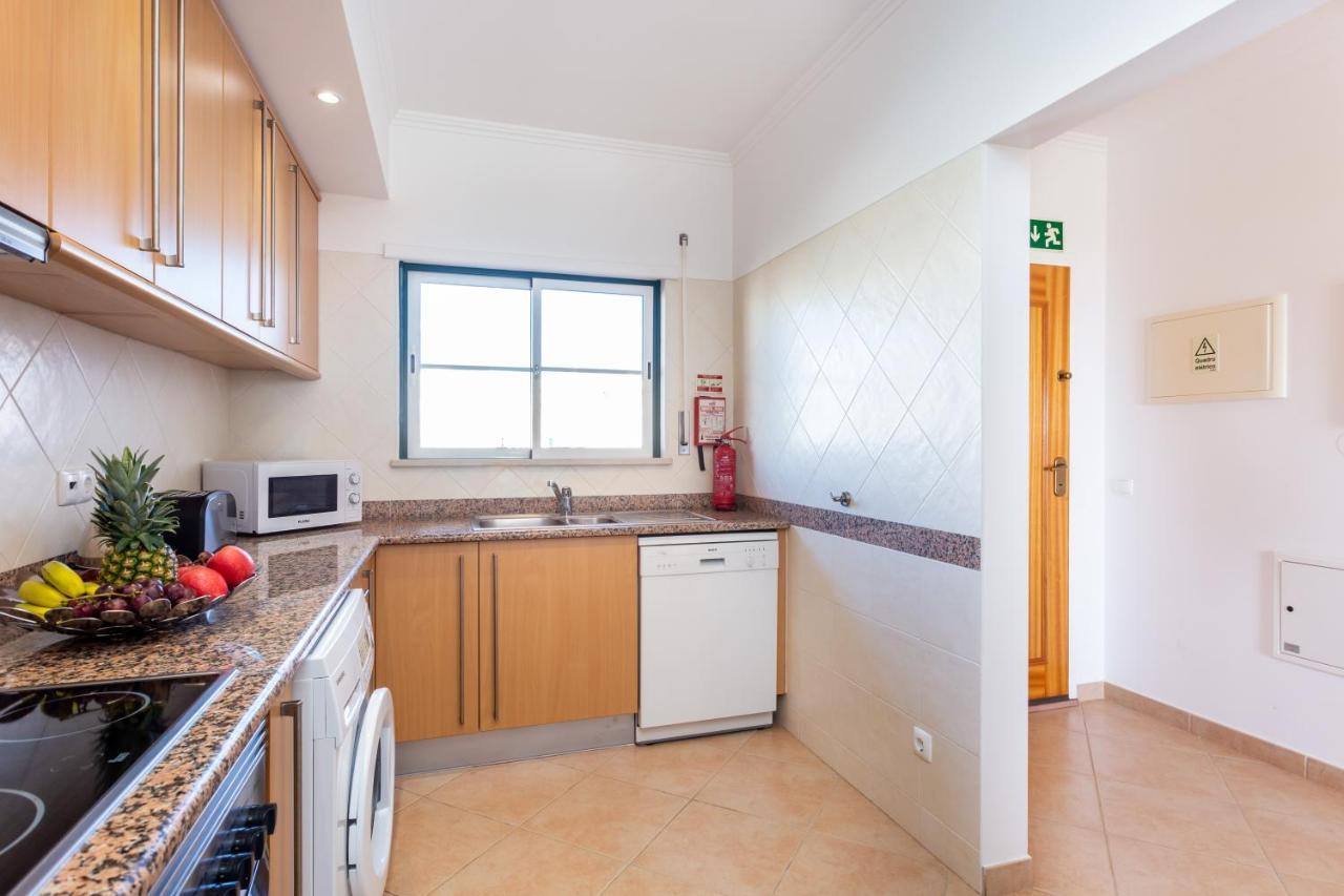 Lovely 2 Bedroom Apartment Including Pool, Stunning Ocean Views & Beach Closeby Praia Da Luz ภายนอก รูปภาพ