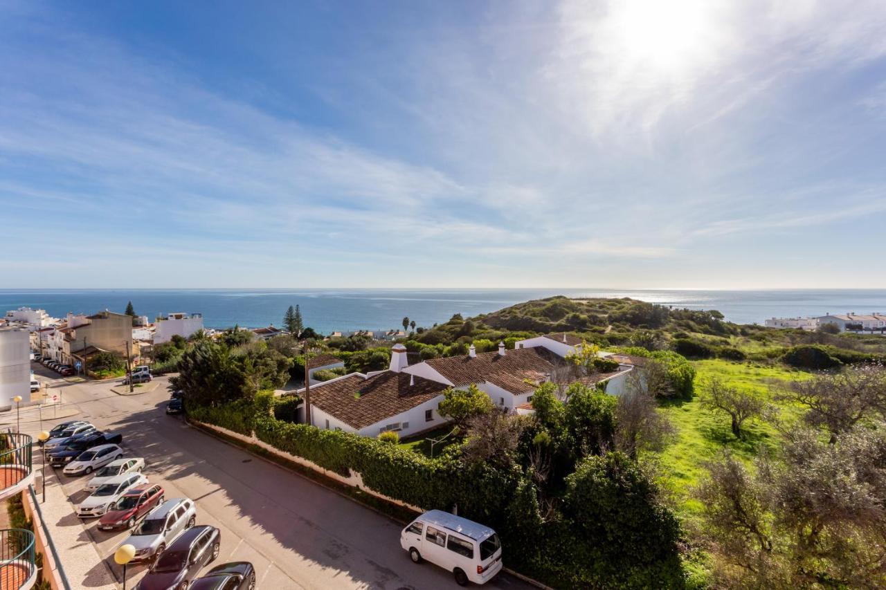 Lovely 2 Bedroom Apartment Including Pool, Stunning Ocean Views & Beach Closeby Praia Da Luz ภายนอก รูปภาพ