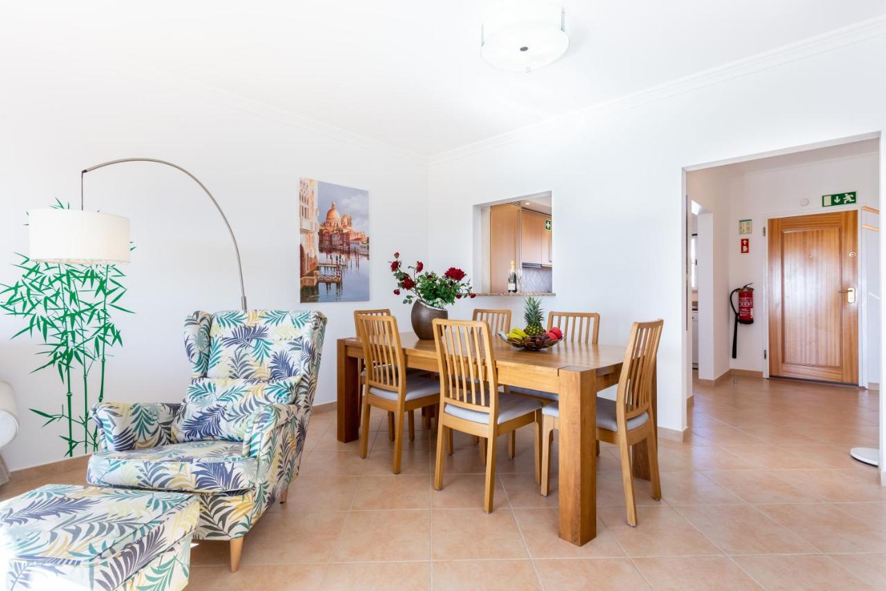 Lovely 2 Bedroom Apartment Including Pool, Stunning Ocean Views & Beach Closeby Praia Da Luz ภายนอก รูปภาพ